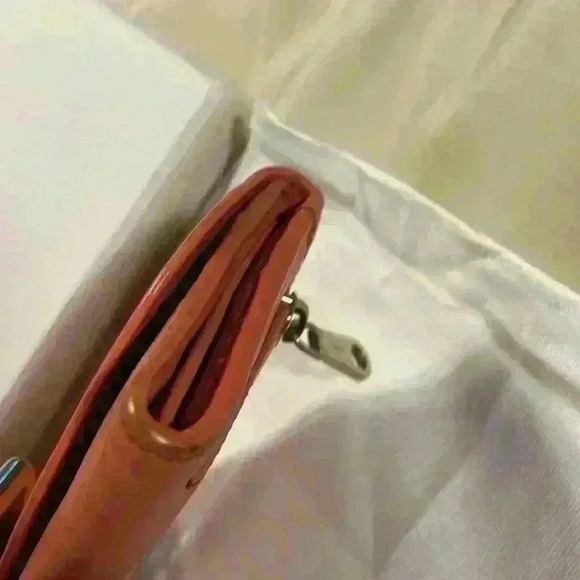 Chloe Long Wallet w/ Box, Authenticity Card and Dust Cover - Picture 13 of 15